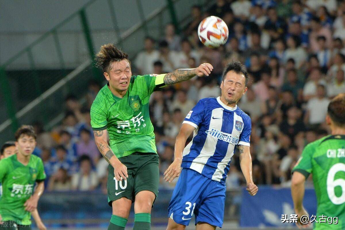 在最新释出的定档海报中，九位导演以手绘形象亮相，呈现喜剧欢乐气场，也展现出不同寻常的想象力